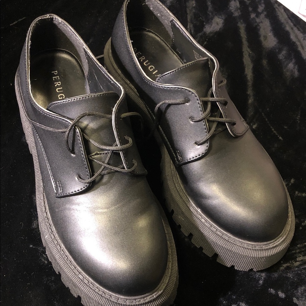Perugia women’s chunk platform laced shoes 7-7.5